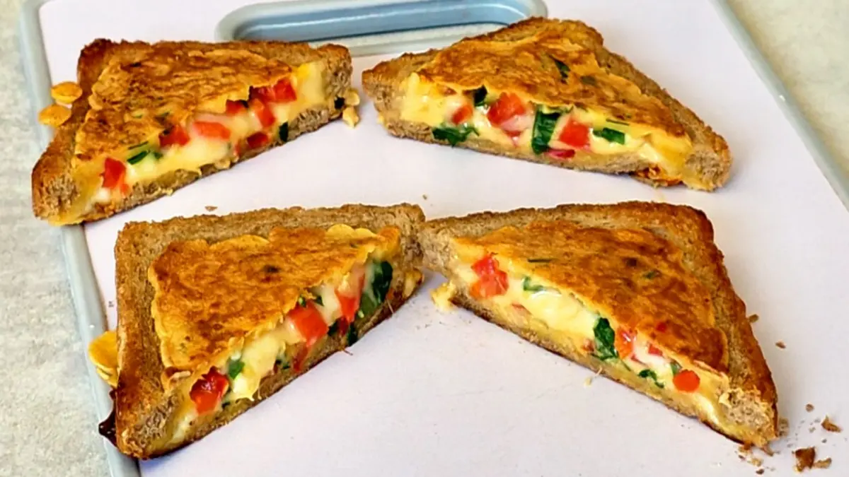 Quick & Easy Breakfast – Bread, Eggs, Veggies, and Cheese!