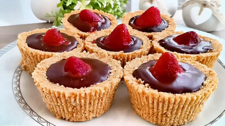 No-Bake Chocolate Strawberry Cups