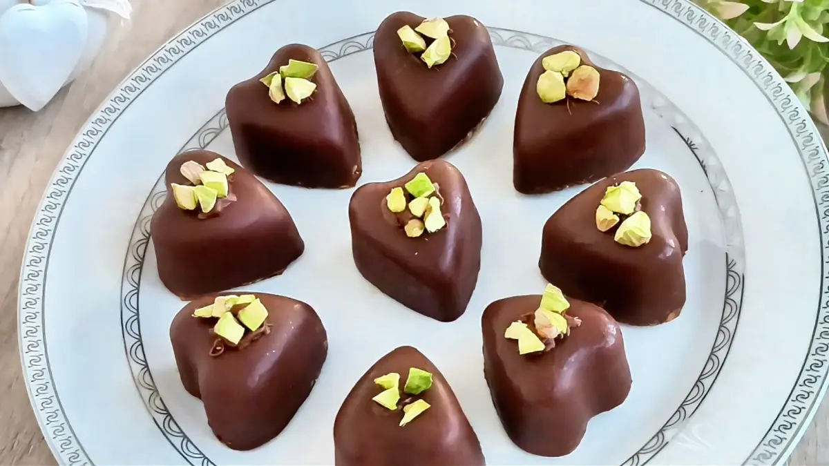 Date Pistachio Chocolate Bites – Sugar-Free & No-Bake Delight
